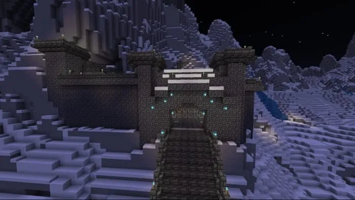 Вид на главный вход готического замка