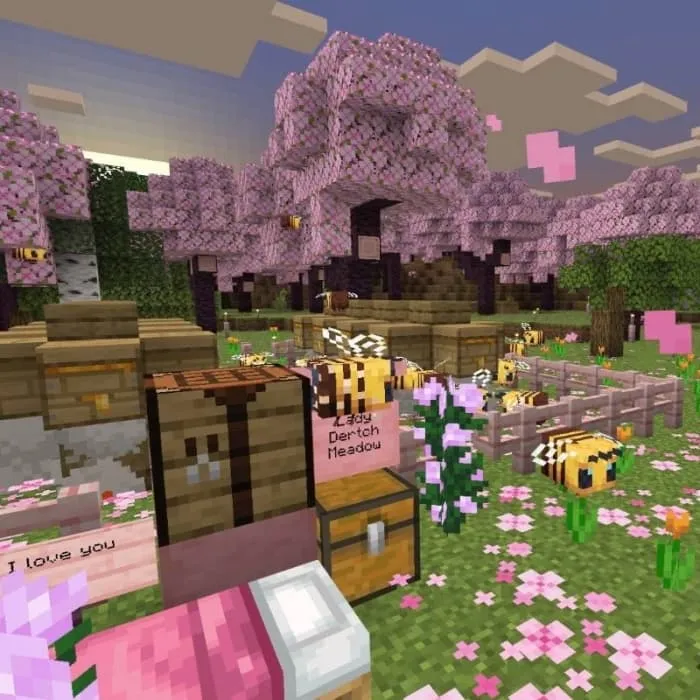 Пасека с пчелами