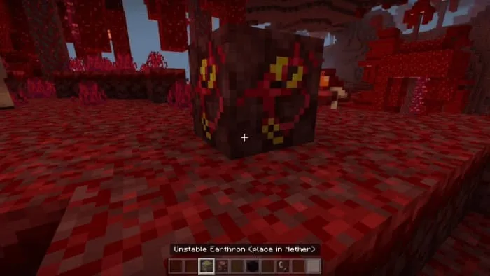 Руда с красными и золотыми вкраплениями