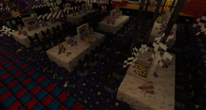 Оформленные столы в пиццерии