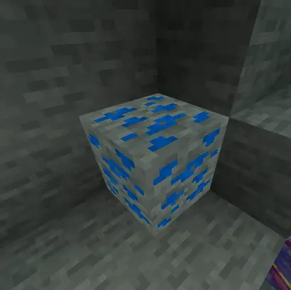 Синяя руда в освещенной пещере