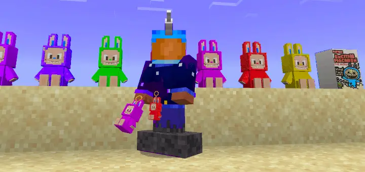 Игрушки Лабубу в руках