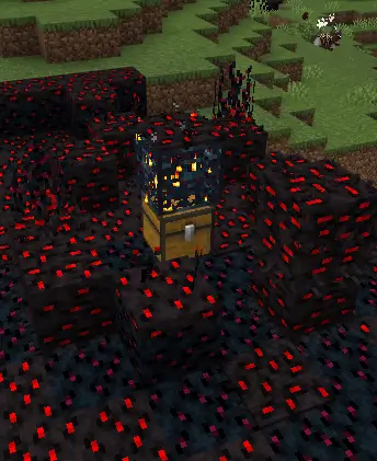 Спаунер над сундуком в зараженных руинах