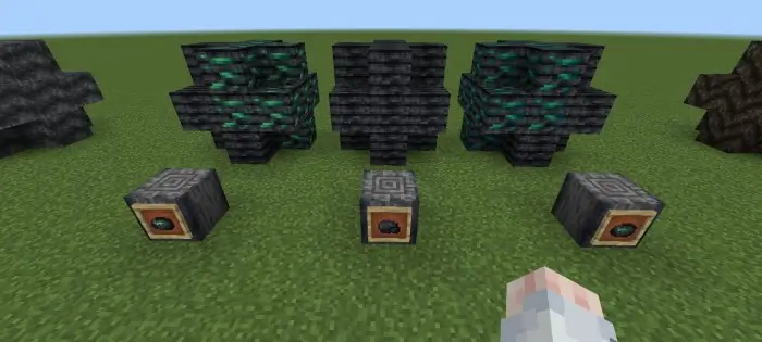 Нефритовая руда в андезиновом булыжнике