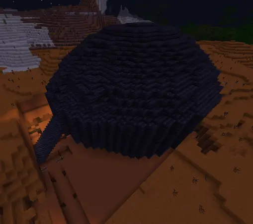 Темное сооружение с лестницей в месе