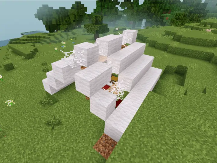 Заброшенная палатка с сундуков на равнине