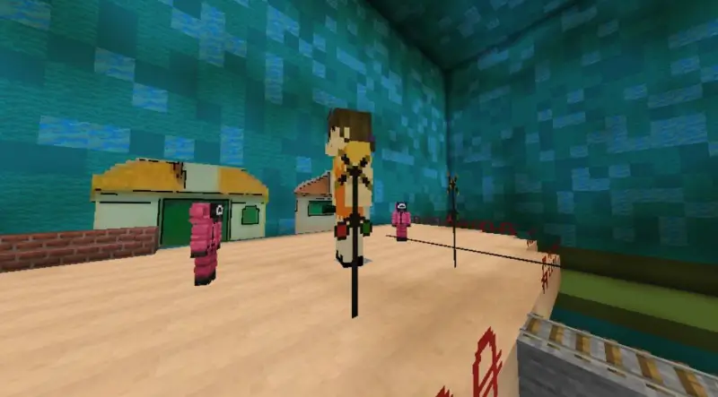 Островок с куклой и двумя надзирателями