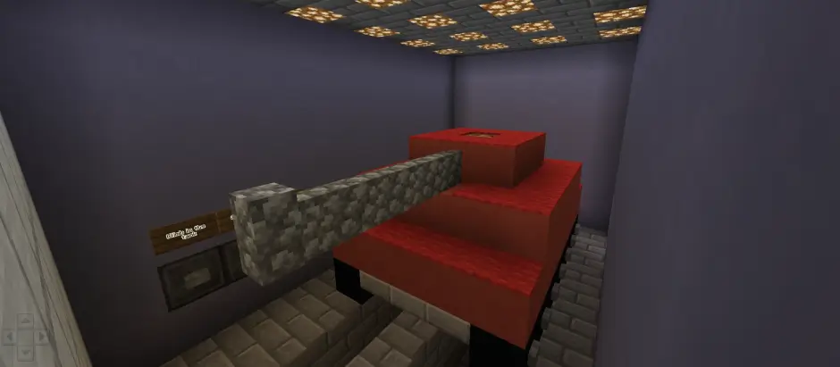 Танк из блоков в ангаре