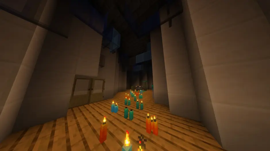 Дорожка из свечей в белом коридоре