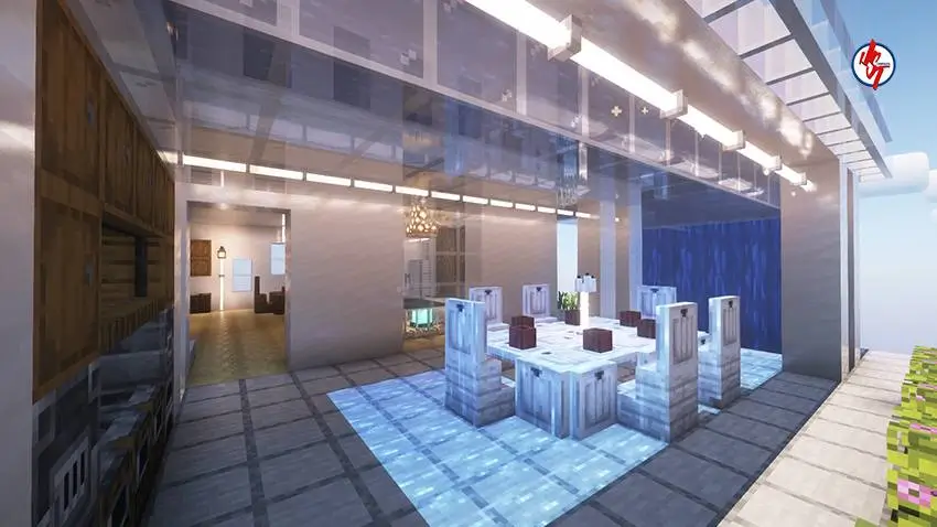 Открытая светлая терраса с обеденным столом