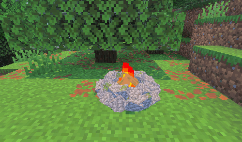 Новый костер, стоящий на поляне в лесу