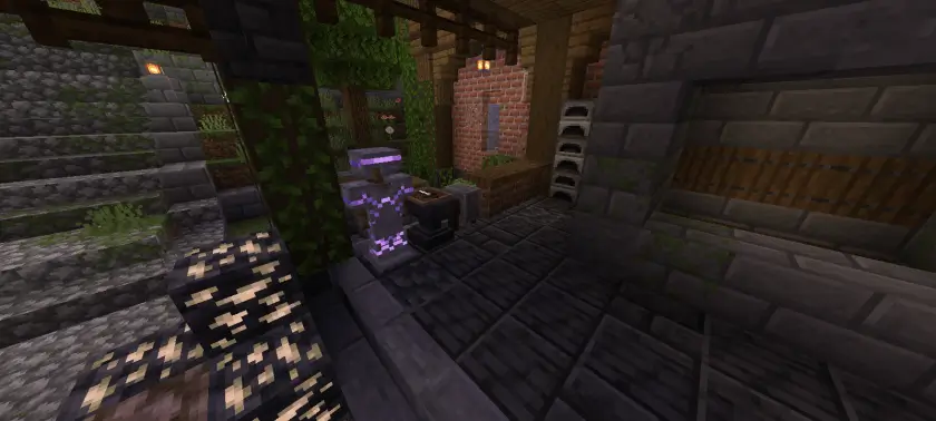 Броня с ярким узором во дворе с рудой