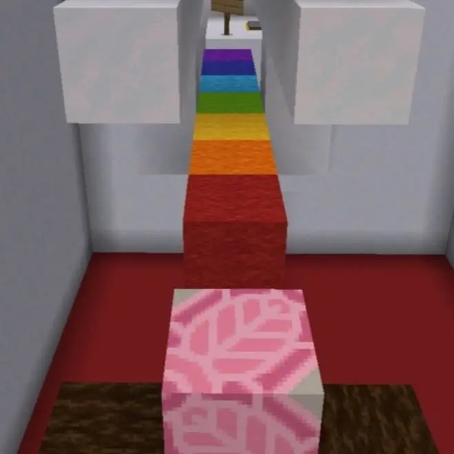 Радужная дорожка в белой комнате