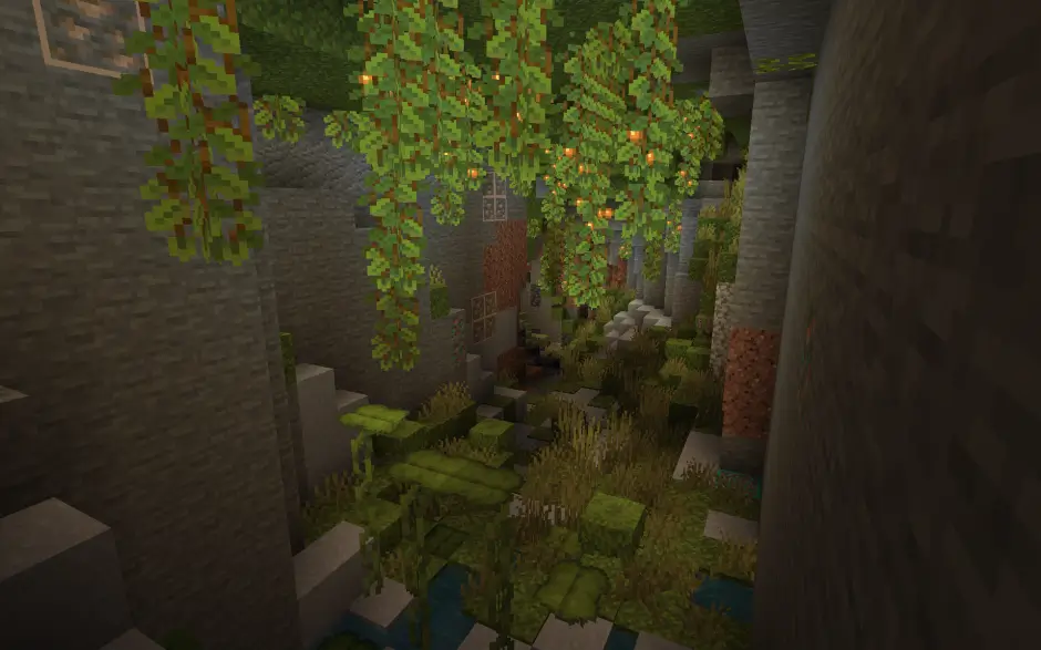 Руды с обводкой в пышной пещере