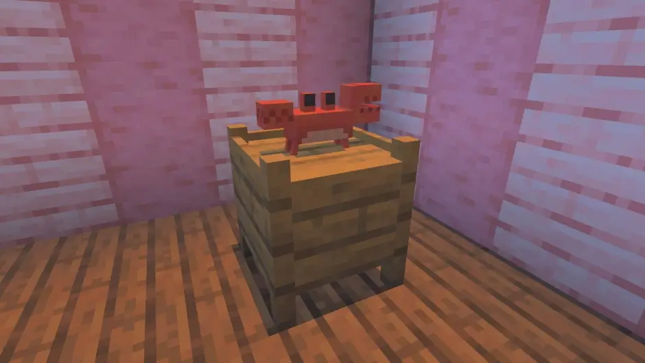 Красный плюшевый краб на подставке