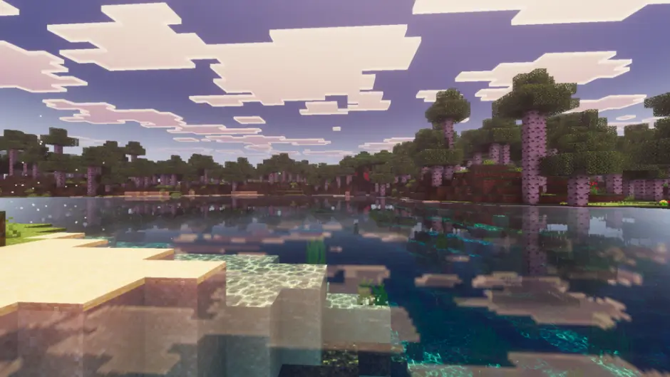 Гладкая вода и яркое освещение в мире