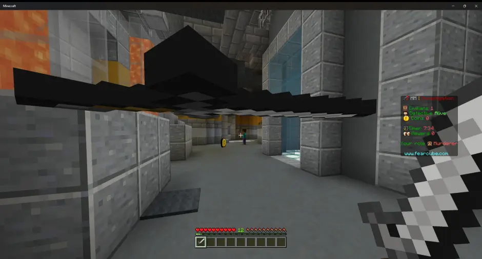 Игрок кидает меч