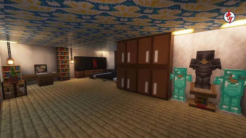 Большая комната со стендами для брони и деталями интерьера