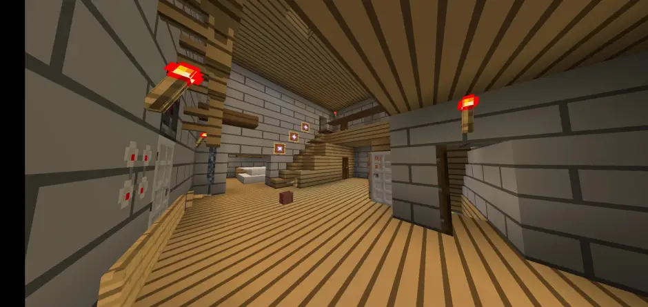 Просторная прихожая в деревянном доме