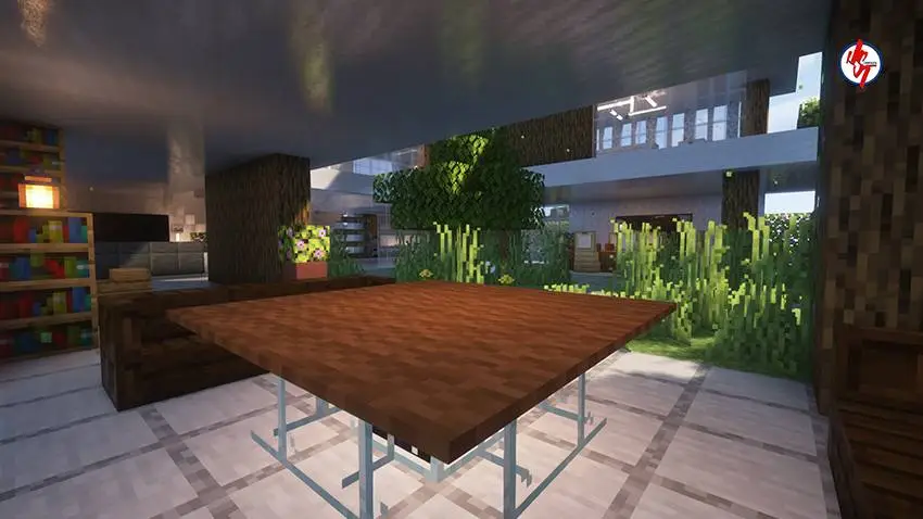 Открытая терраса с обеденным столом