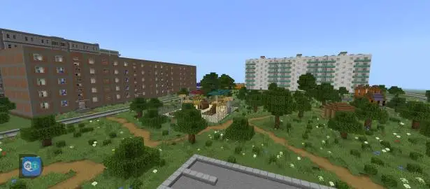 Лесная опушка возле домов