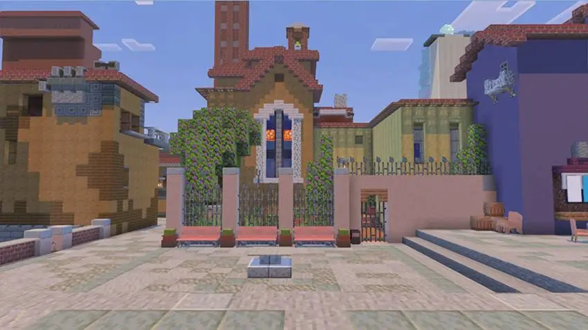 Частный деревянный дом с розовым забором