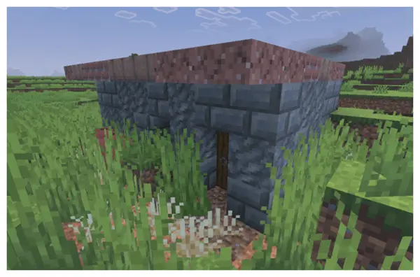 Каменный заброшенный дом в долине