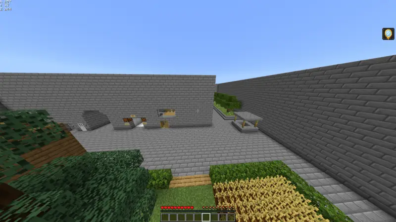 Большой двор из каменного кирпича с садом и огородом