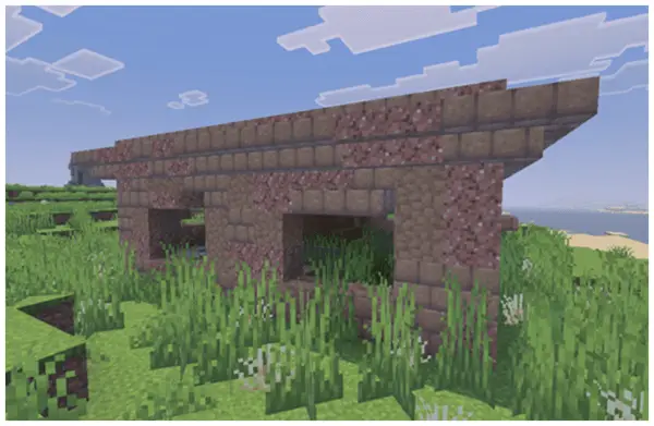 Дом из гранита и грязи на берегу