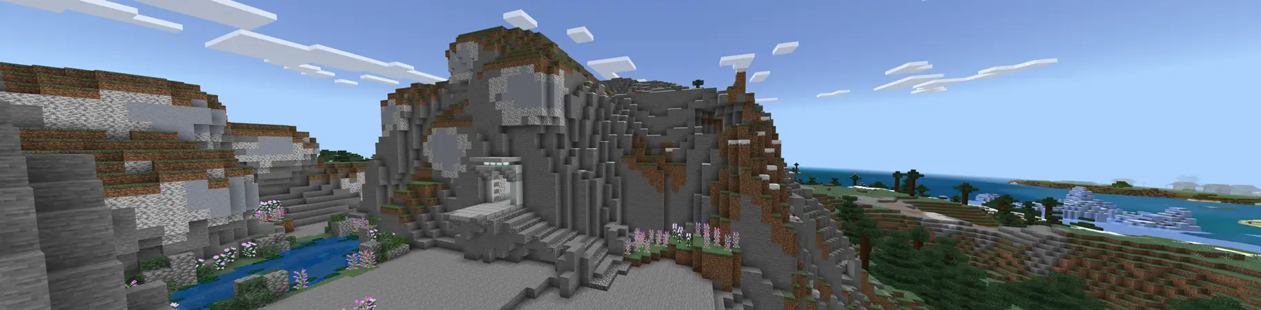 Идеальная база у горного склона panorama