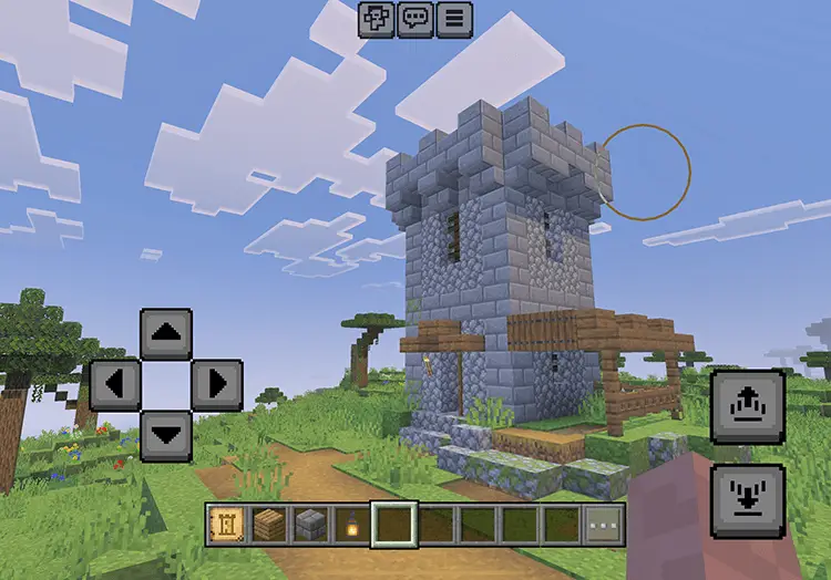 Каменная башня с деревянными элементами