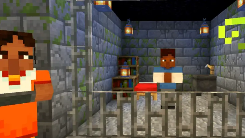 Заключённый в синем костюме