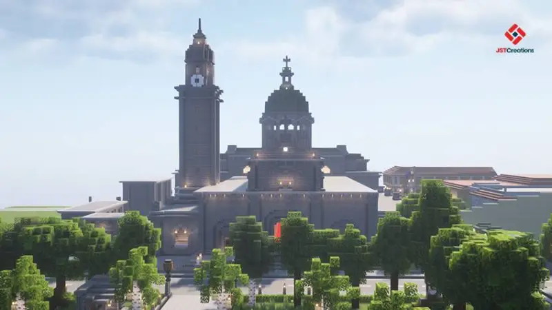 Большой белый собор рядом с парком