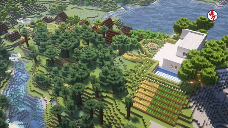 Белый дой с огородом рядом с деревней