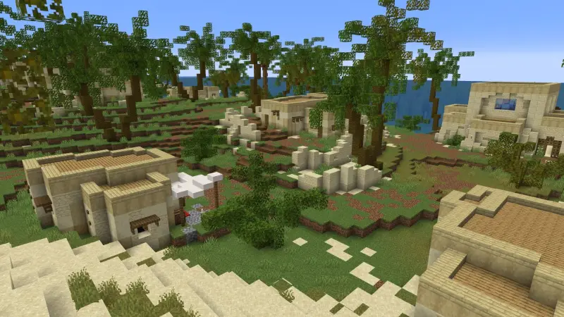 Небольшие песчаные дома у моря