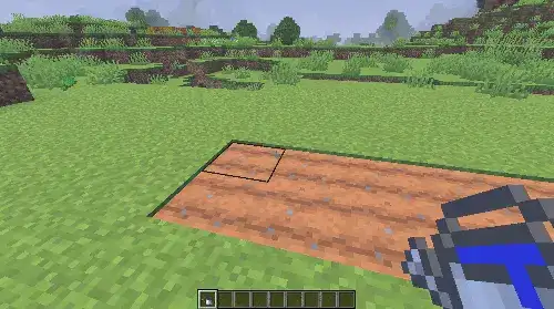 Поливка грядок лейкой