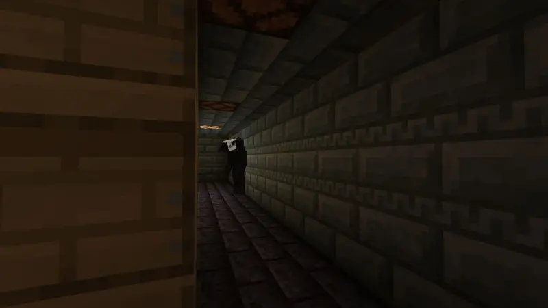 Жуткое существо в коридоре