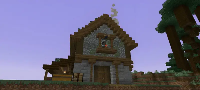 Небольшой дом в еловом лесу