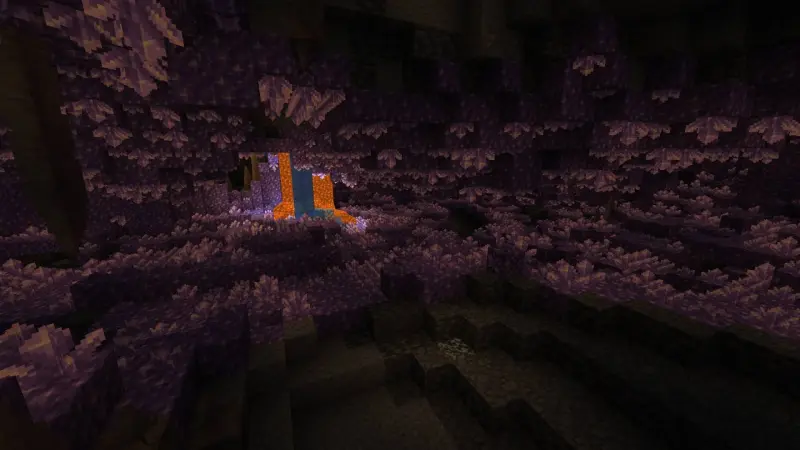 Просторная аметистовая пещера