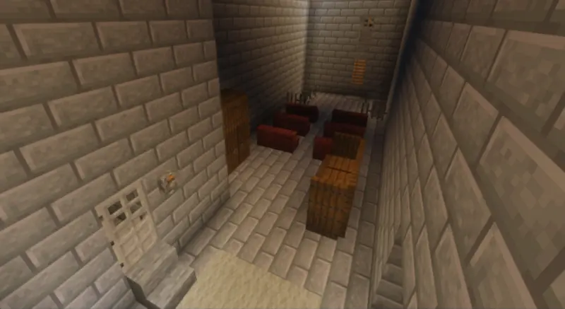 Дверь и коридор