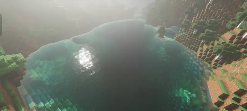 Небольшое озеро среди холмов