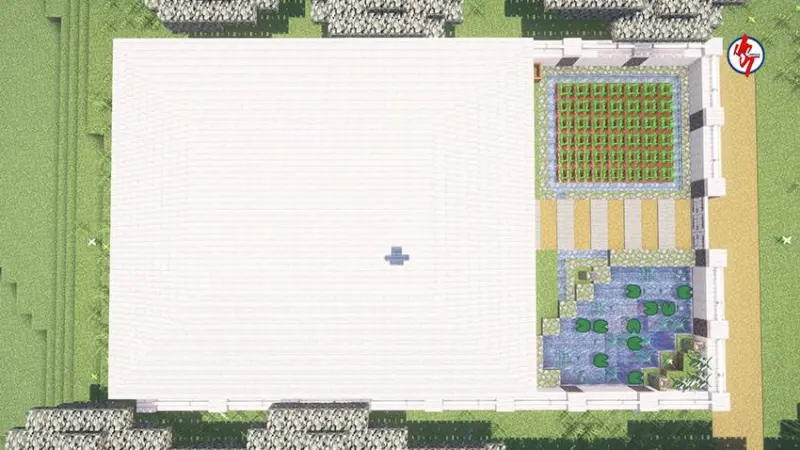 Вид с птичьего полета на белую крышу дома и его территорию