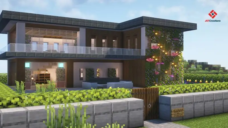 Двухэтажный дом с яркими декорациями на нем