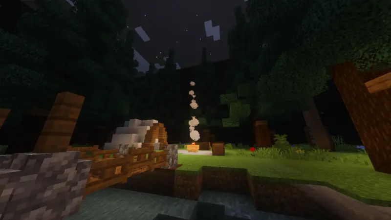 Небольшой лагерь с костром и палаткой